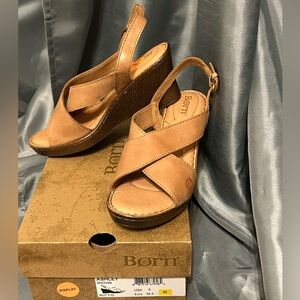 Born Ashley Wedge Sz 6  F01706 Sandals